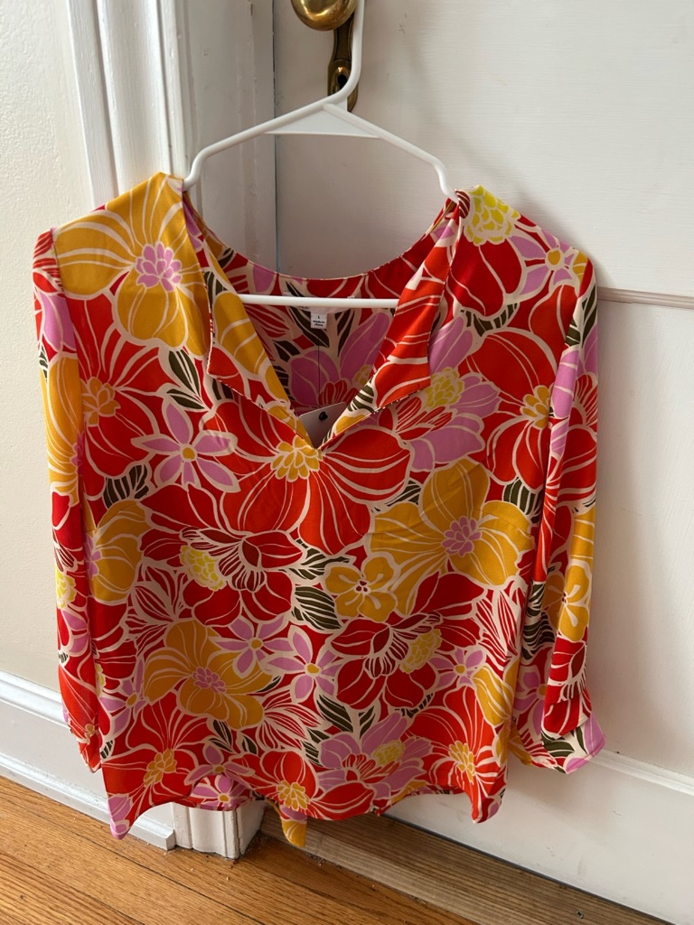 NWT DR2 Floral V-Neck Blouse in Red, Yellow & Pink - Picture 2 of 3
